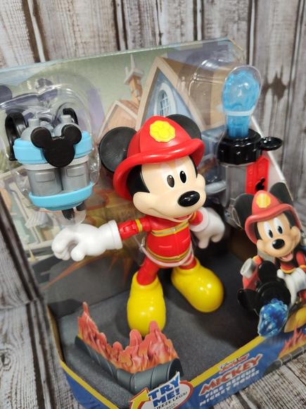 Disney Junior Mickey Fire Rescue Action Mickey Mouse Fire Fighter New In Box - Picture 2 of 6